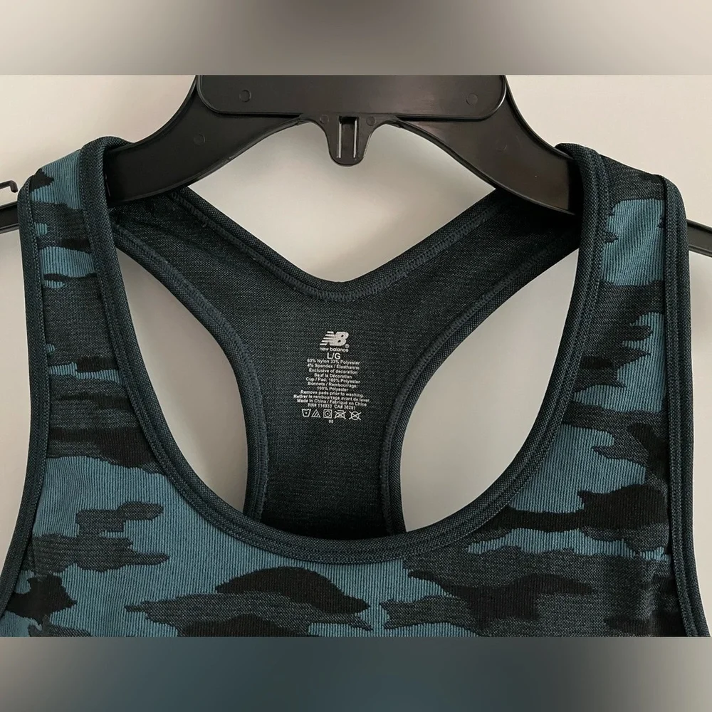 New Balance Medium Impact Secure Fit & Feel Stretch Seamless Sports Bra - Picture 3 of 9